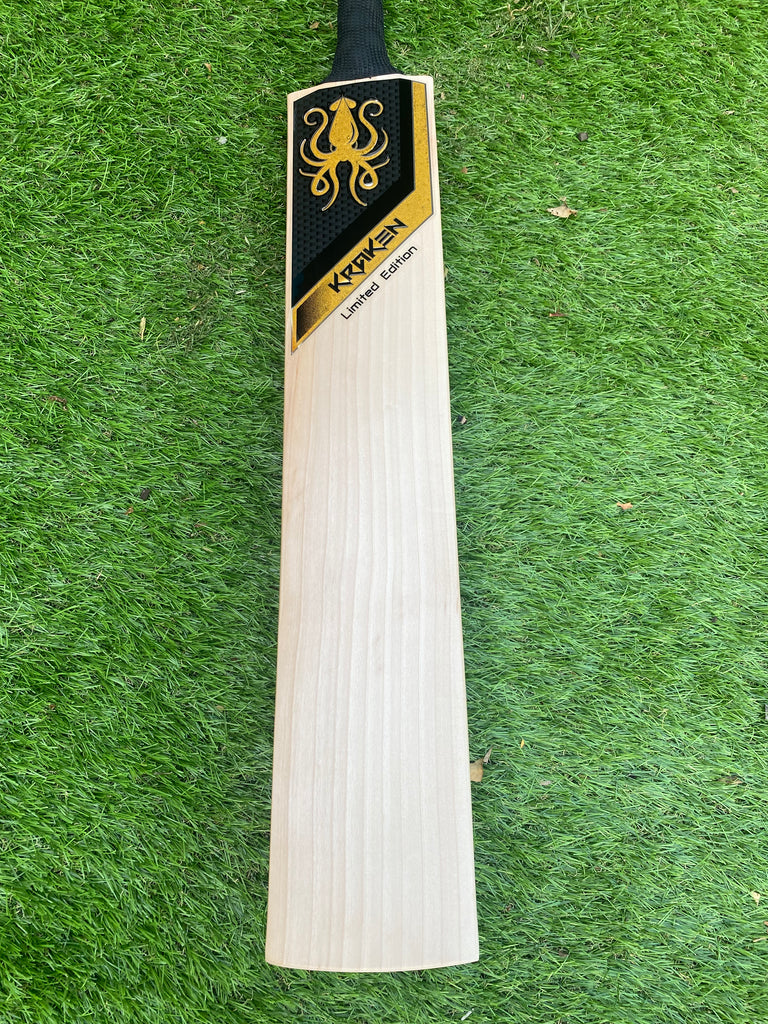 What bat does Kohli use?