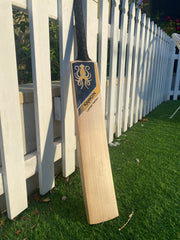 What does Virat Kohli Bat look like